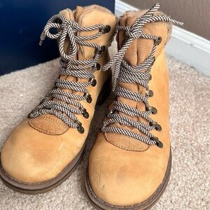 Women's Trendy Boots Size 7 Tan Lace Up Ankle Boots Time and Tru